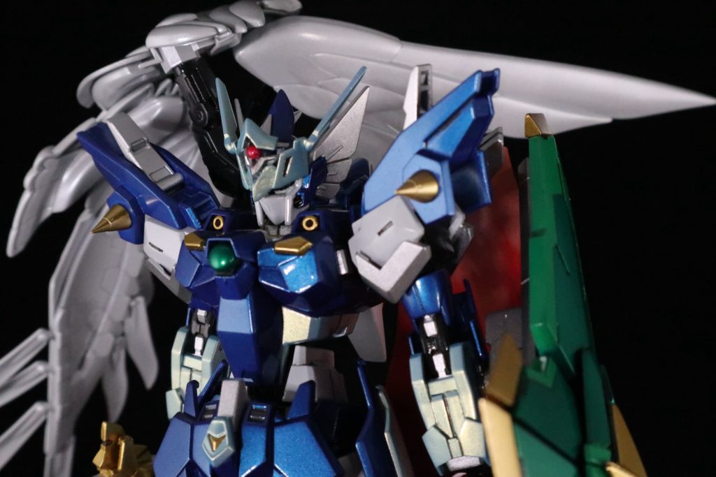 神聖霞の鎧。兜の既視感といったら…制作途中は怨念感強かったです。元となったキットの頭部、初めて見たときからこういう風にしかみえなかった…この機体が好きな方には申し訳ない。