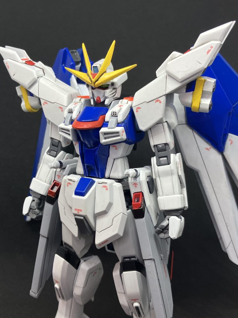 という事で、フリーダムスペリオルでした。本当はもっと早く完成させる予定でした。そう、SEED FREEDOMが発表されるまでは…マスク形状をヒロイックにしたいな、と加工して遂に完成目前!となったところで公開決定。からのライジングフリーダムの発表…完全にタイミングミスった…しかもマスク被った!と、いうことで完成へのモチベーションがガタ落ちしたのですが、ライフリの活躍が良すぎて完成させようとようやく完成に至りました。早よ出せよ!の一言ですが、色々と勉強になった作品になったので、満を辞して公開しました笑お手付きもあるので、徐々に進めていきたいですね!(フラグ)