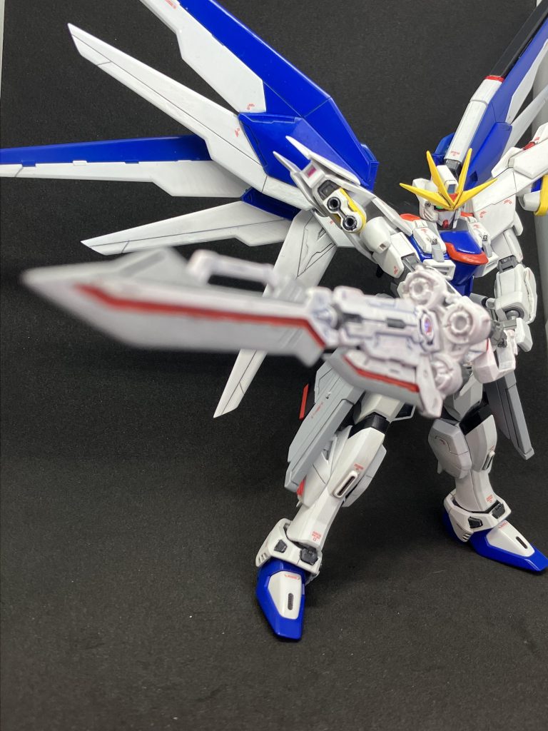 カレトヴルッフ近接武装に乏しいフリーダムガンダムの貴重な近接武器。ガンモード炎とソードモードを選択して使用できるが、重量増加になるため使い所に難あり。
