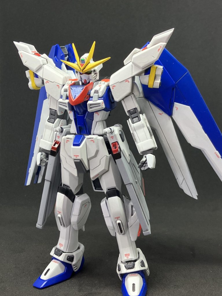 強化型胸部装甲新型頭部のサポート用に装着。本体への追加改修後は、通常の胸部へ戻された。