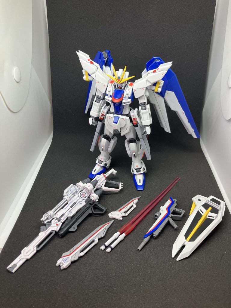 腕にハードポイントがあり、フェイダトンファーの使用も想定されている。が、多くのバトルデータから後継機の開発へ活かされることになる…