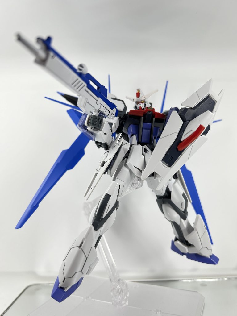 EGνガンダムよりライフルシールドはアースリィとストライク膝、ビルストエクシードの膝