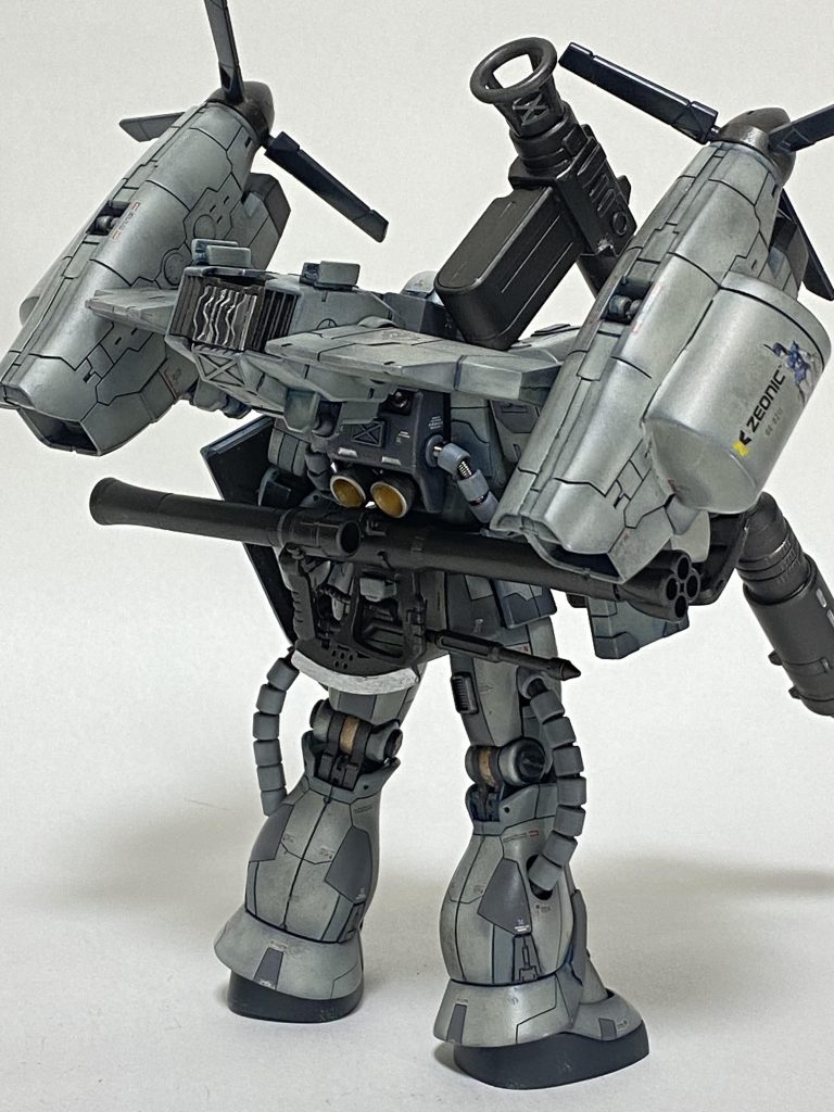 背面のティルトローターユニットは30MMのエグザビーグルを加工して使いました。かなり背面が重くなりましたがラケーテンバズ装備のおかげでギリギリ自立できるバランスに出来ましたwネオジム使ってるので脱着可能です♪