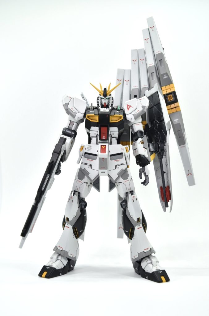 以上になります!ポージングなどは今回しませんでした、塗装ハゲが怖かったのと、何より格好良いロボットは素立ちだけで格好良くキマるという信念があり、ポージングなど不要!と私は思っているのであります😂笑余談ですが、自分の中で1ヶ月で作るという目標があったので、無事達成出来たのでホッとしてます🤗最後までご覧いただきありがとうございました♪次はサザビー!