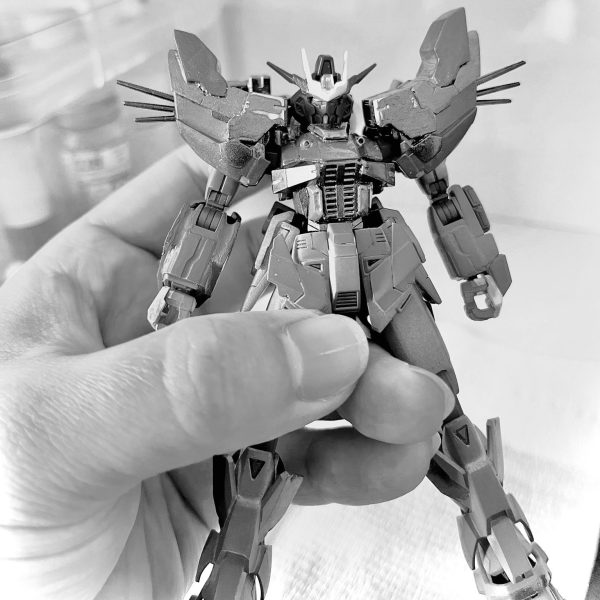 顔が…f91の顔が筆洗い用液に落ちて溶けました…力作の顔だったのに…代わりの顔作ってみたのですが…顔が少しでかい！モチベが…まさか筆洗い中に頭が綺麗に飛んでぽちゃんみたいなアニメみたいな事起きるわけないと思うじゃん！もう今度からはちゃんと別々でやります。 