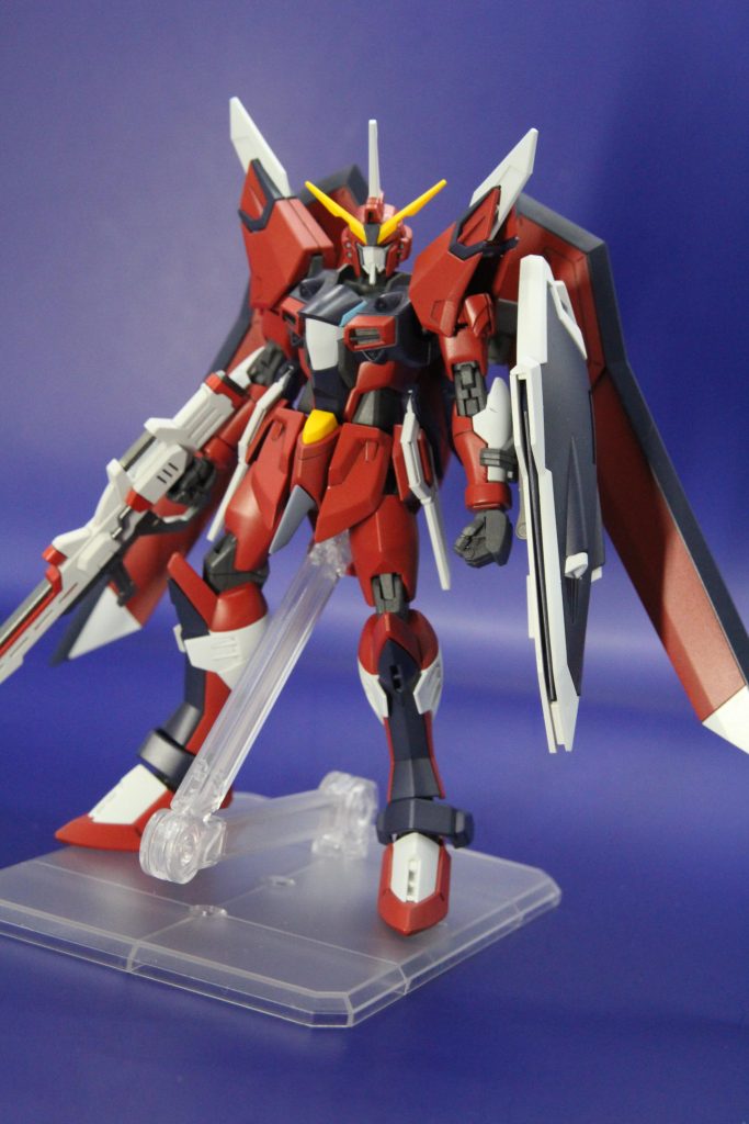 と、早速背負いもののおかげで微妙な立ち姿ですが、今回のイモジャは無改造でもライフリと比べてスタイリッシュな体型ですが、セットで2体を並べたいこともあり、腕を2ミリ程度、太ももも1ミリ弱延長し、自分的なイメージに近づけたい思いでフェイス部のあご延長や頬の修正を行っています。