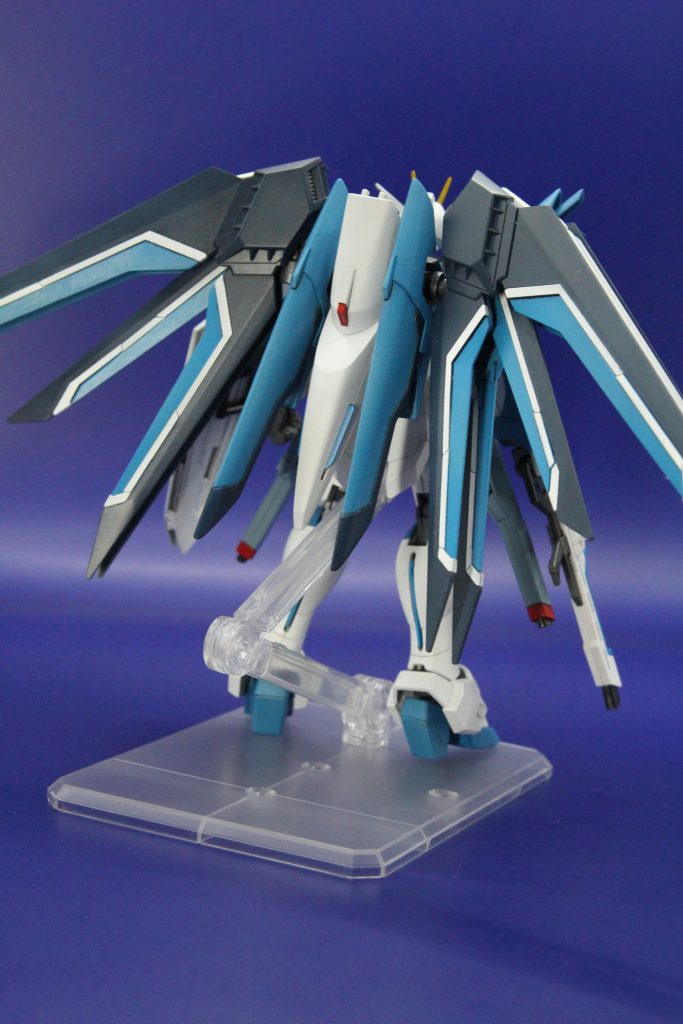 翼の塗り分け…一生の思い出に残るくらい大変ですよね。これ、味わった人だけでサークルが作れるのではと思います(笑 )