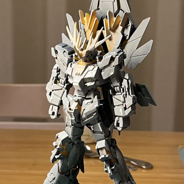 サフを適当に吹いた状態ジャスティス作成中なのに浮気（ガンプラあるある？）（2枚目）