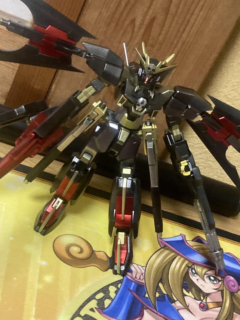 完成全体像はこんな感じです！色合いは天ミナを参考にして、赤黒金でまとめてみました。どことなくコードギアス感が出ちゃってますね笑