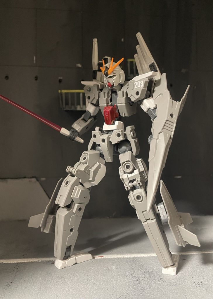フロント〜体のバランスからデビルνガンダムとの異名がつく量産型νガンダムです。今回は30MMのキットとコンバージνガンダムのフュージョンとなっております!