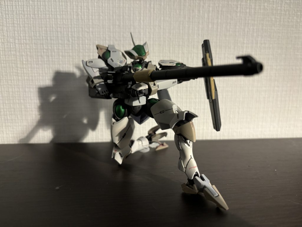 可動域が広すぎてちゃんと前を向いている膝立ち狙撃ができます！