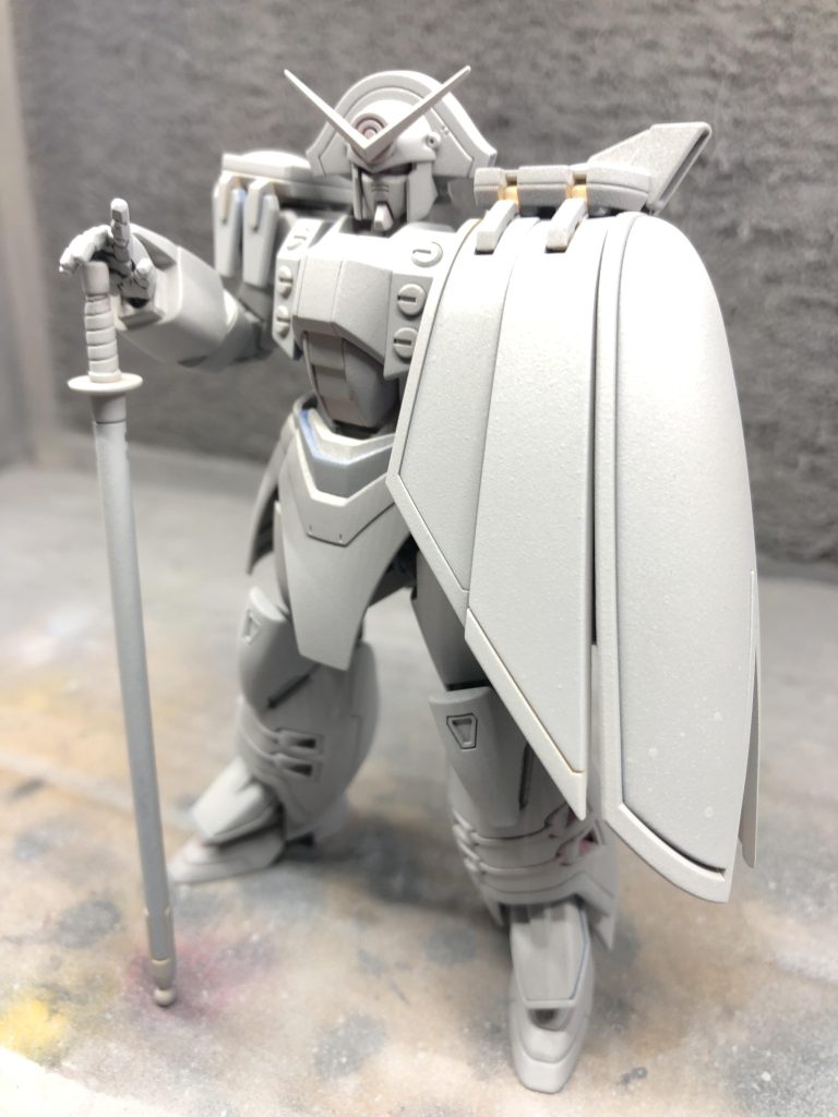 全体的にシャープになる様にしています。手を加えずとも十分カッコ良い…いえ、美しいキットですね。