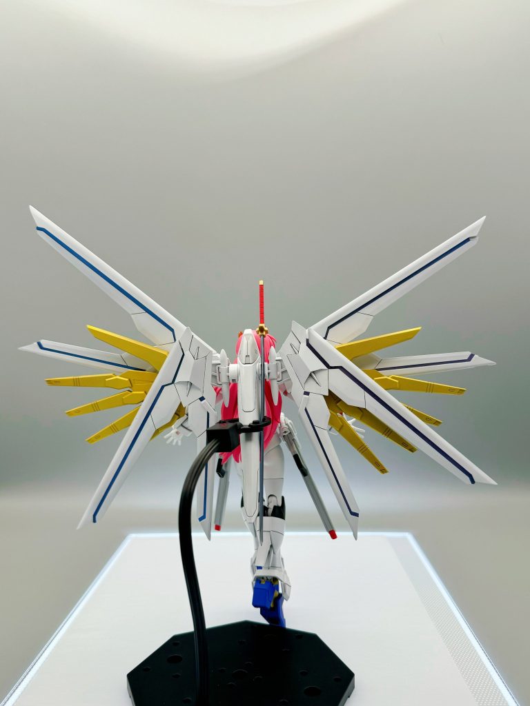 バックショット間違って青になりましたが全体としては悪くなかったと思ってます台座は100均のものを使用してます。これ結構便利ですね。フツノミタマごとフォールドしてしまったけどまあ塗装が剥げなきゃいいかな