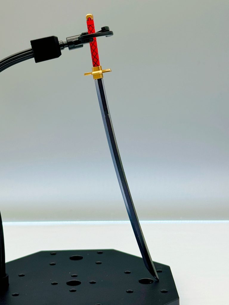 フツノミタマの刃はボーンカラーのミラークローム2を峰の部分はブラックマイカで黒っぽくしています。結構気に入った感じにはなりました。