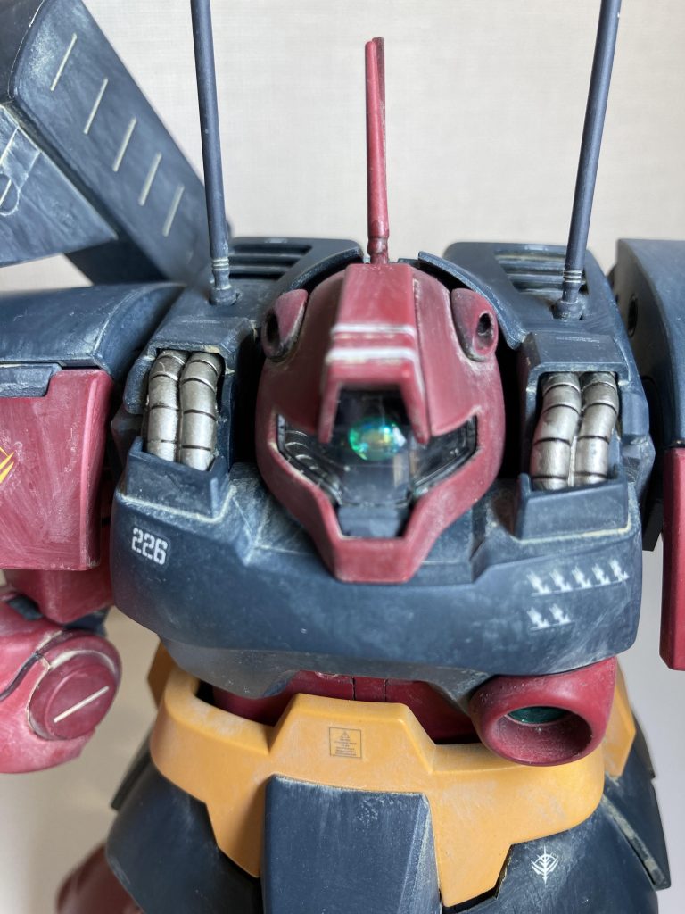 特に大きな改造はしていませんが、モノアイはVCドームに変更しました。