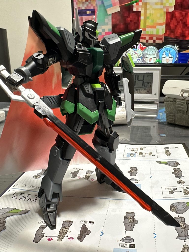 重斬刀の先端も近年のキットにしては丸すぎましたので尖らせました。全体的には凝った造形で、特に顔周りの分割はそれはそれは素晴らしいので良キットでした。ポリキャップがないのも塗装派にはありがたいですね。