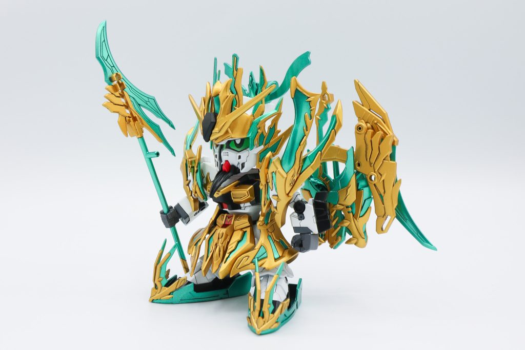 冠飾りと脚部のパーツはサイズアップのためスクラッチです。