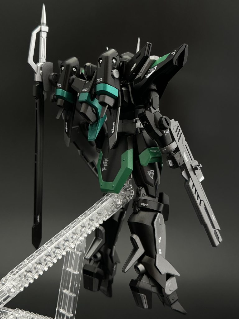 マントなし背面。バックパックも結構複雑な形状で見栄え良好。色が足りないところはマスキングで塗分けています。