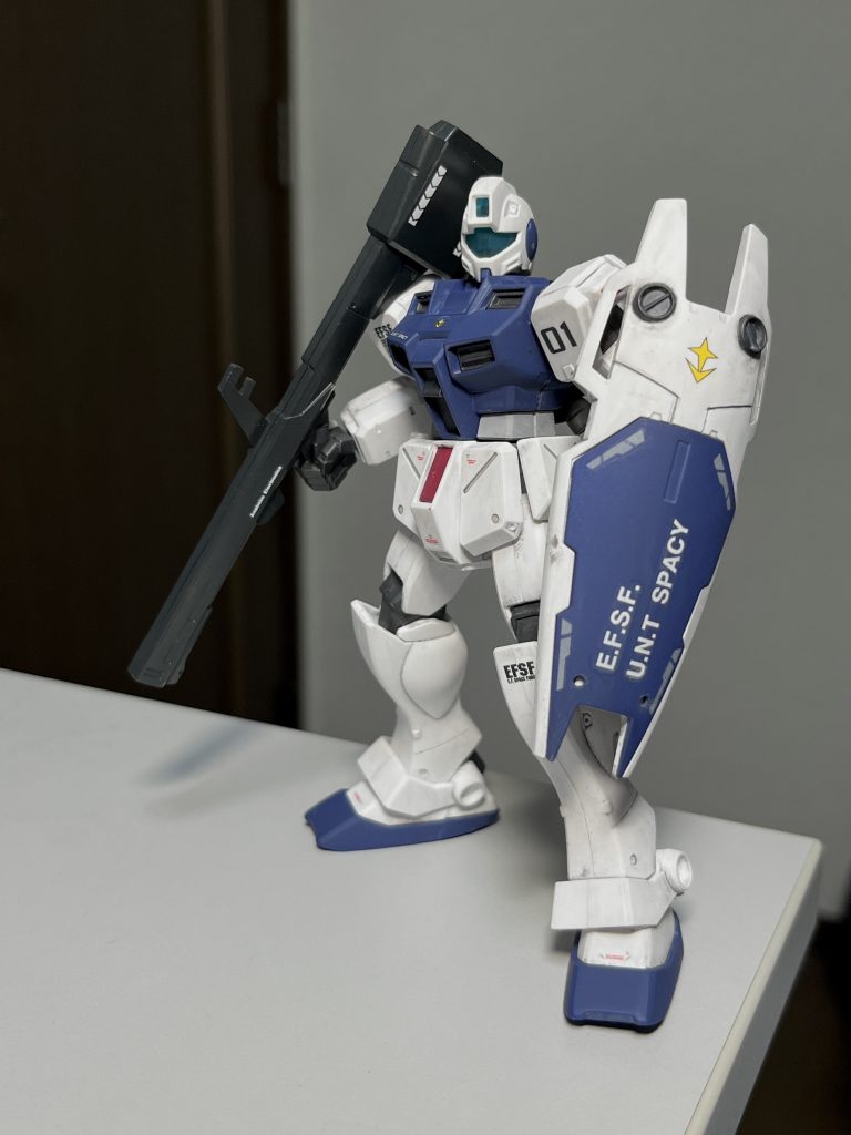 百式のクレイバズーカ持たせてみました。シールドのデカールがちょっとやかましいかも…笑