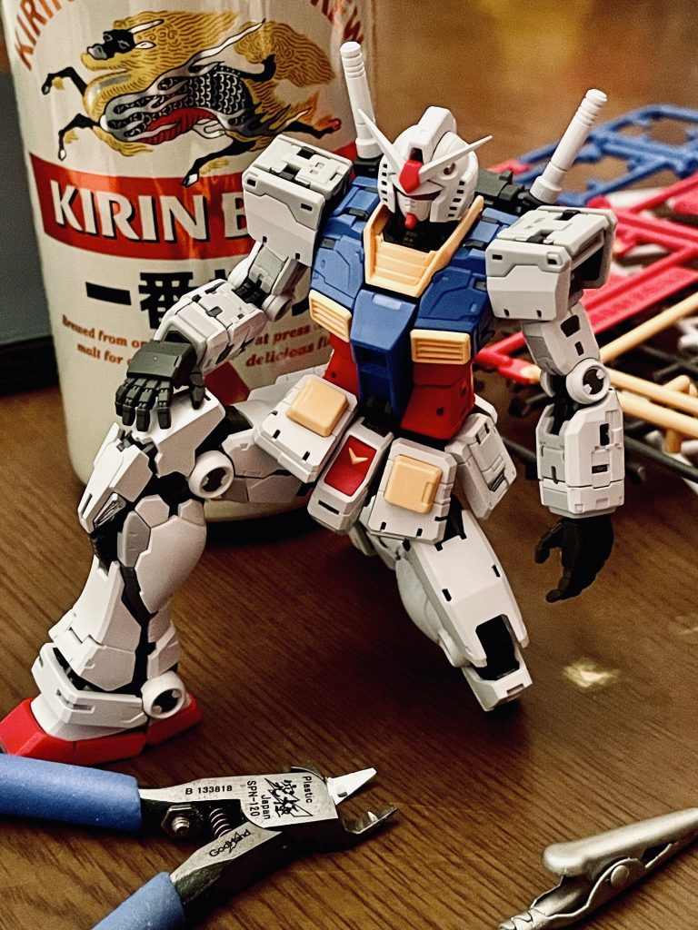 こいつ…動くぞ！！関節の進化は素晴らしいものがあります。作って行くほどに進化している部分をまざまざと見せつけられて感動のビルド体験でした。