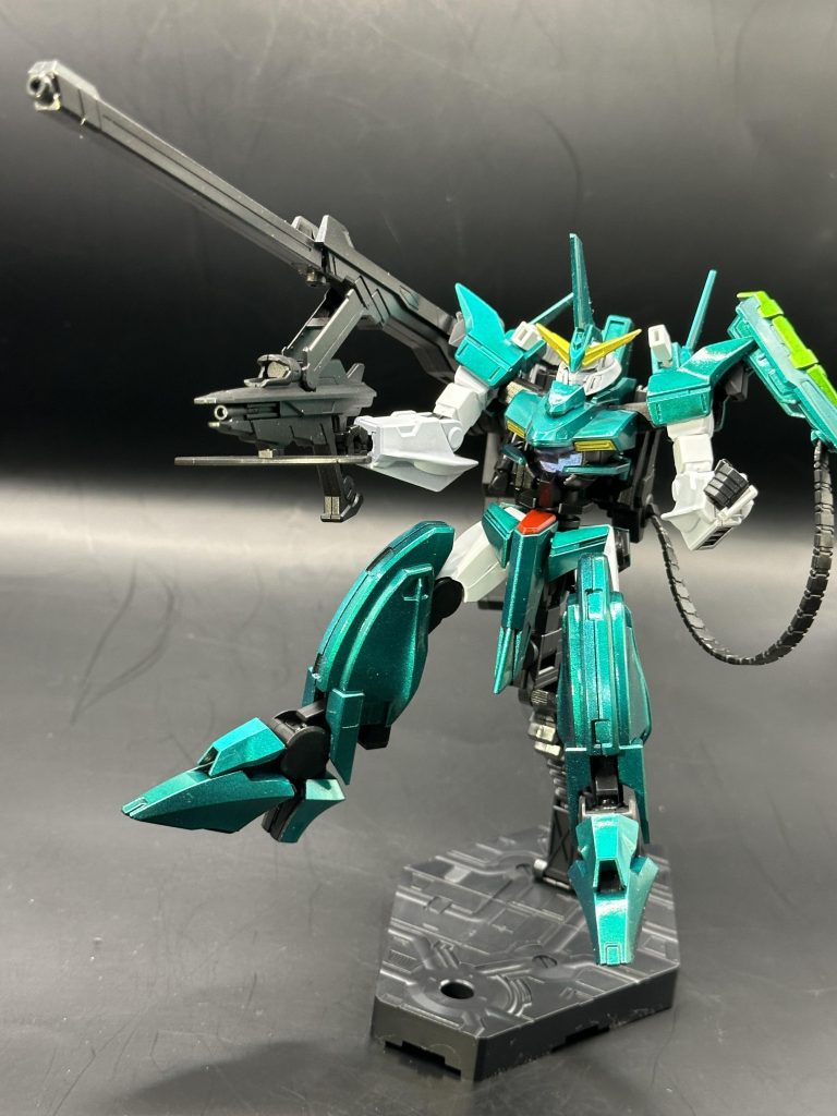 こちらの緑をメインのカラーにしたのが、そぅ！分かりにくいですけどロックオン・ストラトス枠！緑が多すぎて分かりにくいスタートになりましたね…