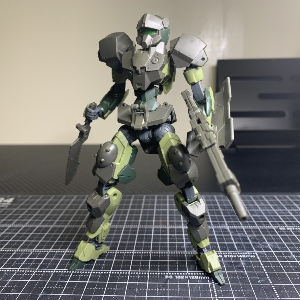 30MM 1/144 スピナティオと、EG 1/144 ラーガンダムのミキシングです。メインがまだスピナティオなので、GUNSTAに投稿していいか迷ったのですが、一様ジムの派生と言う設定で😅細かな調整はまた出張戻り(年末)にします🙇（4枚目）