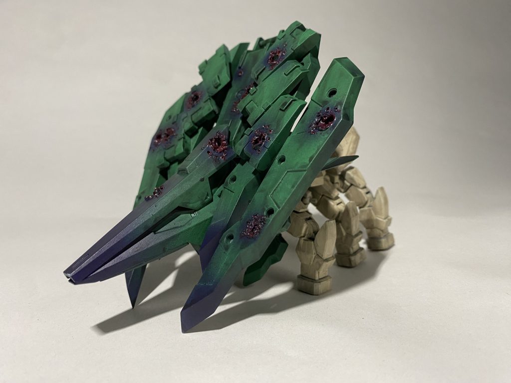 前面装甲は、ユーラヴィエンガンダムの機首パーツにM.S.Gシリーズの盾を無理矢理つけました。