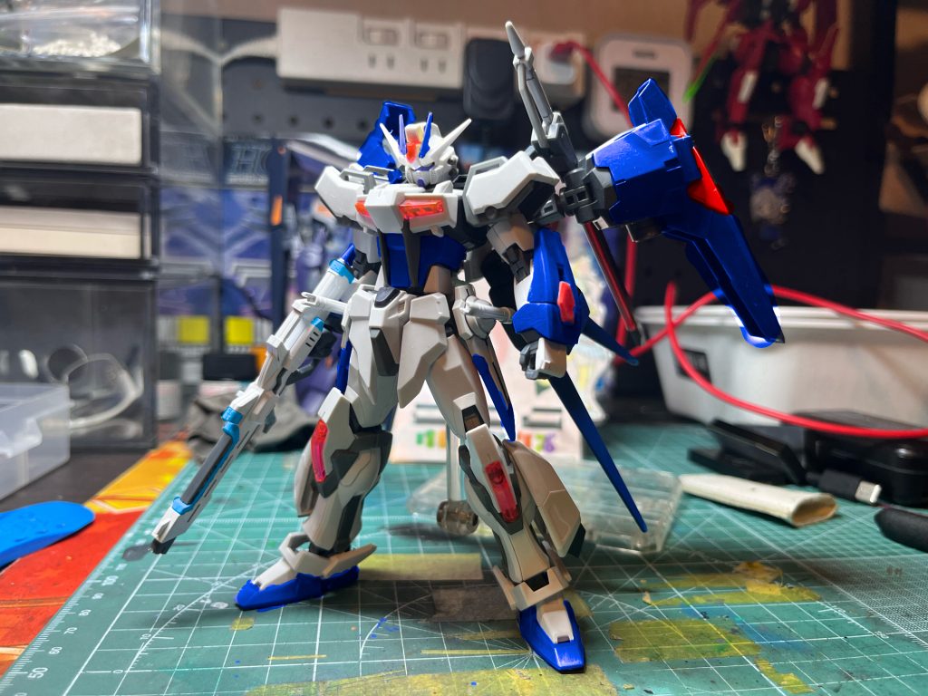 カラーイメージをしてる時。頭の色があまり気にってなかったですが、いざ実物見たらかっこよかったので正解でした。また今回は推しのVTuberである「ときのそら」ちゃんのカラーリングを裏モチーフとして採用し、自分好みの赤青白のトリコロールカラーの配色にしました。