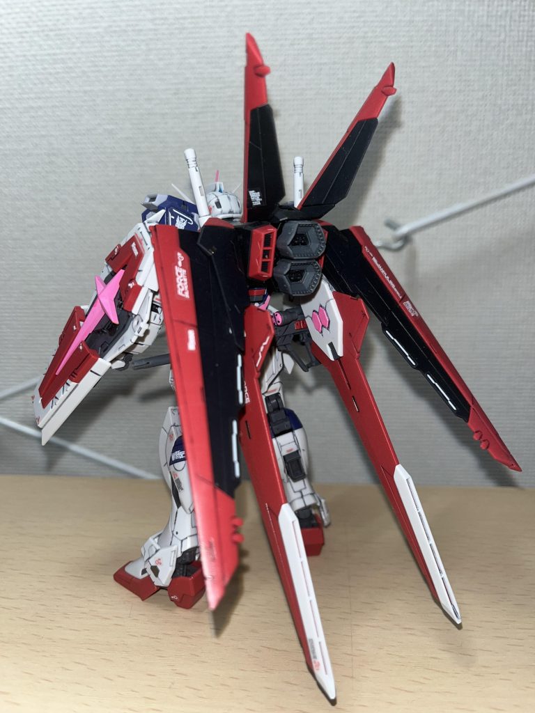 RGオリジナルの主翼折り畳みギミック好き!設定もこれにしとけば、本編のミネルバからの射出時の再現不可の中折れ式にしなくてもよかったのでは?