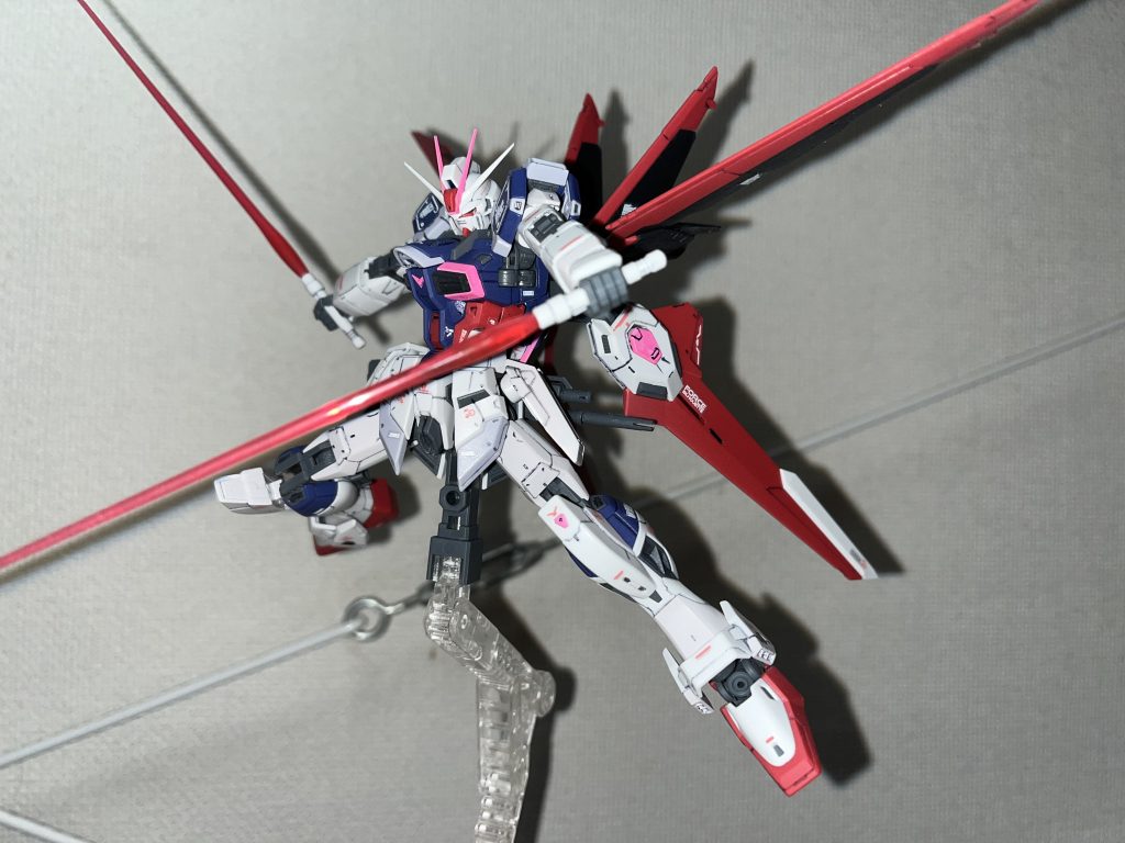 多分Fインパルスは劇中で一度も二刀流は使ってませんよね?一度ぐらい見てみたかったなーなんて思いつつ、先祖のストライクも実は二刀流はしてなかったなーなんてwなので、余計にデュエルやイージスの二刀流が燃えるし、カッコいいなんて子供心に思ってたもんです。…今も思ってますが。