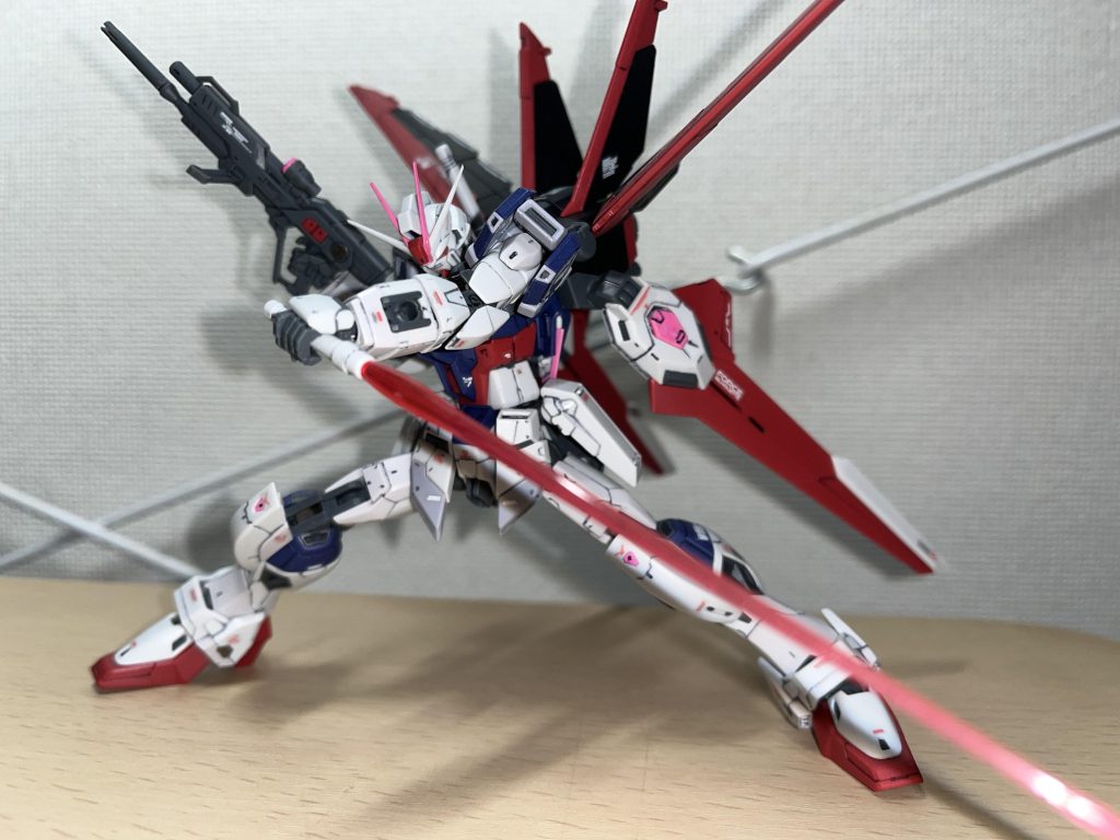 何気に足首可動も凄まじく良いのです! まあ、フォースで地上戦ほとんどありませんでしたが。ほとんど唯一だったのが多分ガイアと斬り合ってた時ですかね。RGガイアが出ても、遜色なく対決シーンを再現出来ますねw