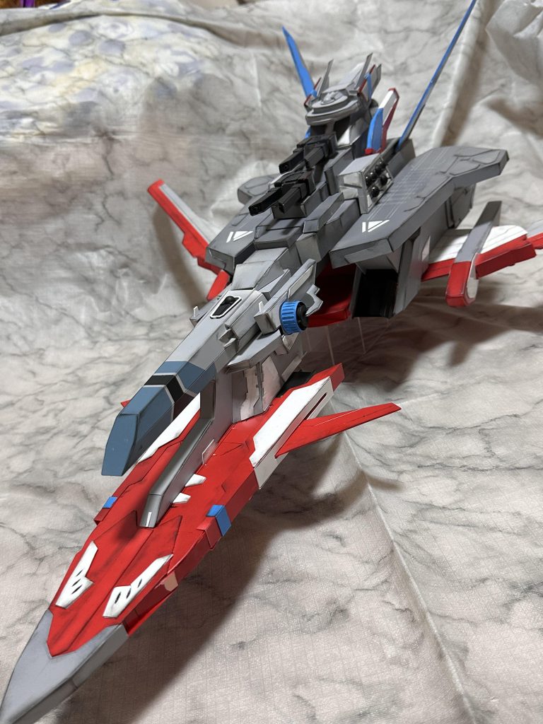 アマプラでガンダムSEED FREEDOMが公開されて、盛りだくさんの新装備フリーダムや新キャラ、新機体で溢れる中、真っ先に思ったことが。。。新造戦艦カッコ良すぎんっ！！？？映画の公開からはかなり時間が経ちましたが、家で観れるようになった翌日から早速作り始めてました（笑）その時別のプラモを作成中だったんですが、中断させてもらって始めちゃいました（笑）