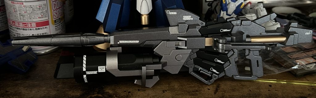 放置していたリボルビングランチャー接続部分が完成しました。金色で塗っていたのですが、趣味が悪い感じになってしまっていたのでライトガンメタルに変えました。