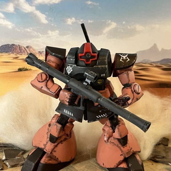 シャア専用ドム-砂漠を爆走中