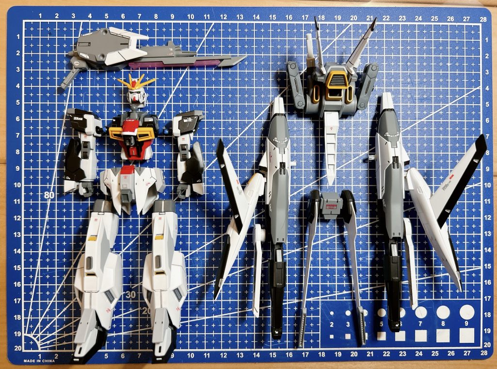 【完成前の儀式】W・Oウィザードパックがデカいのでいつもとは違った配置で。ちなみに端白星のスラスター先がオルカポイントですw