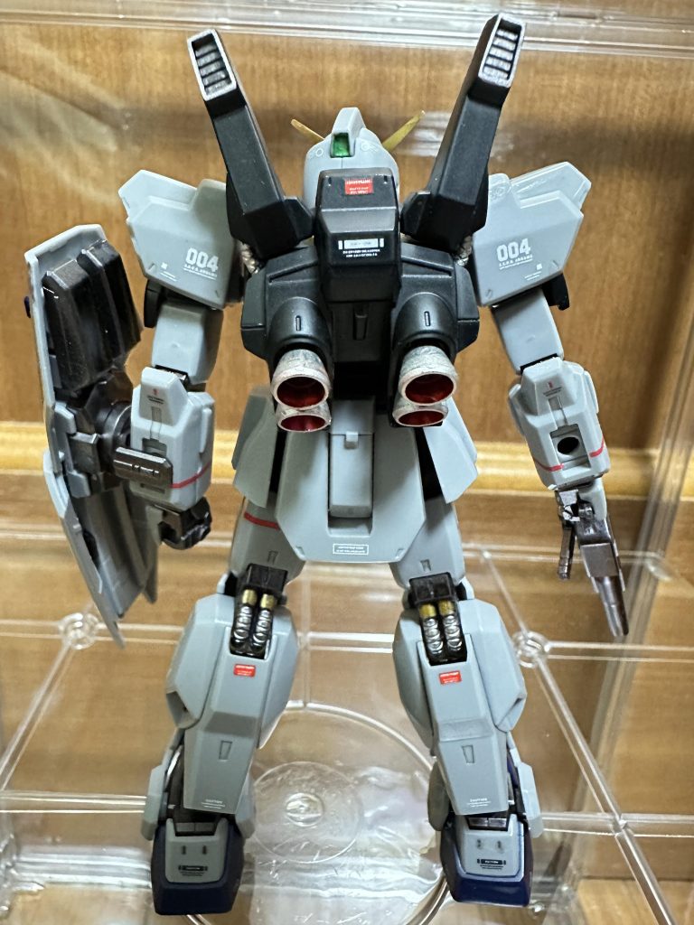 細かいところはガンダムマーカーです。