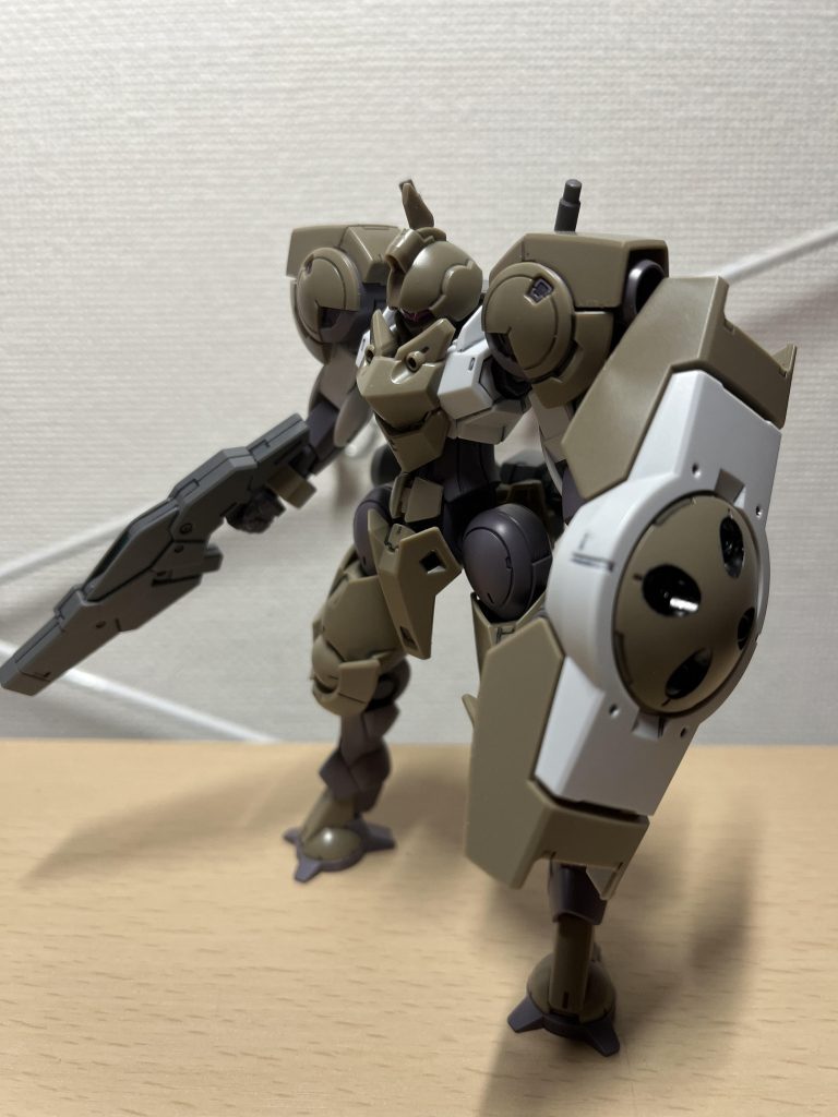 ストレート組、墨入れ。シールドのバルカン銃口だけ、ガンマカ黒。