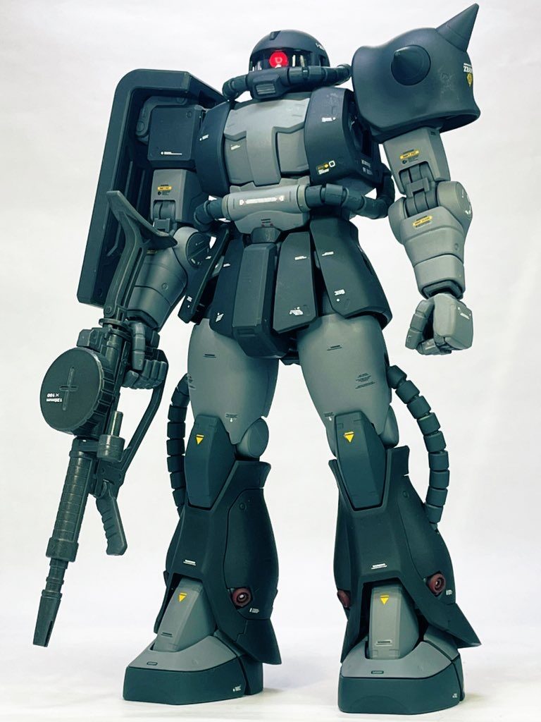 MG ザクⅡ F型 Ver.2.0をキシリア部隊機カラーに全塗装しました。8月15日はジオン建国記念日。毎年恒例の記念制作です。