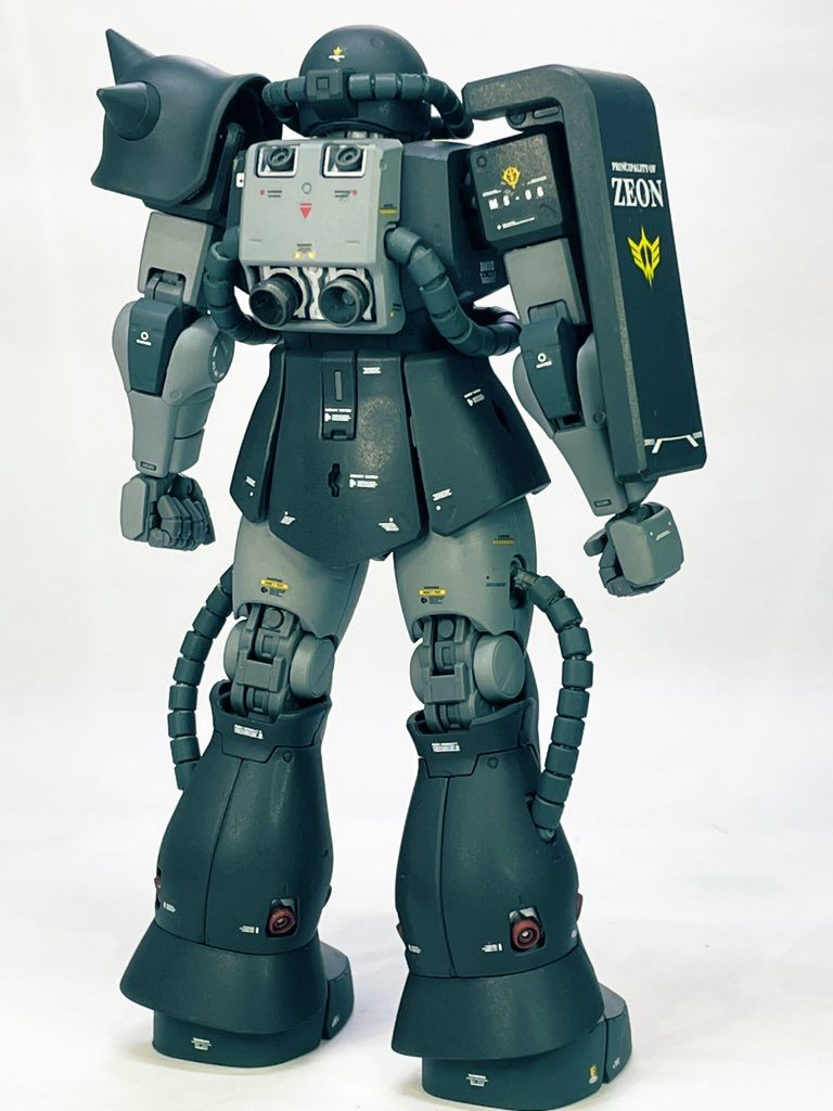 いつもは専用機カラーに塗装していましたが使用キットが量産型、しかも初期配備のF型だったのでキシリア部隊機カラーに。