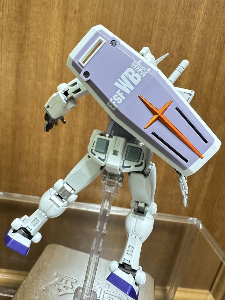 シールドは背負わせました。