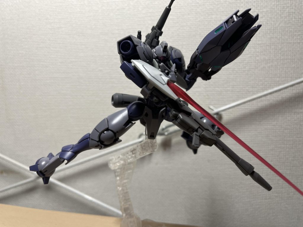 唯一、色関係で浮くのはこのサーベルユニットですかね？紫系で塗ってしまえば解決しそう。ミカエリスに戻しても、紫系なら大丈夫な感じするし。