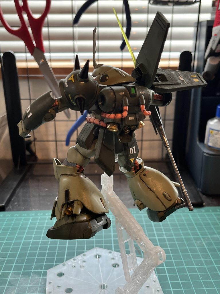 ゴゴゴッガンダムマーカーで部分塗装（ブースターをガンダムゴールド）