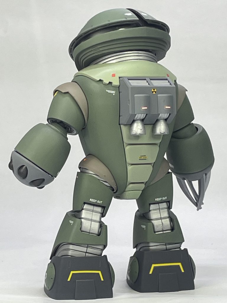 ゾック同様HGの割にMGのような内部構造があるタイプのキット。なので関節をシルバーに塗装する事でチラ見の印影を強めにしました。