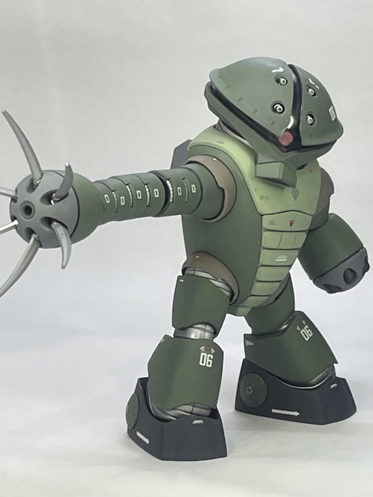 サイズの割にパーツは少なめなので、とても組みやすく差し替えパーツも豊富。完成後の満足度かなり高いです。