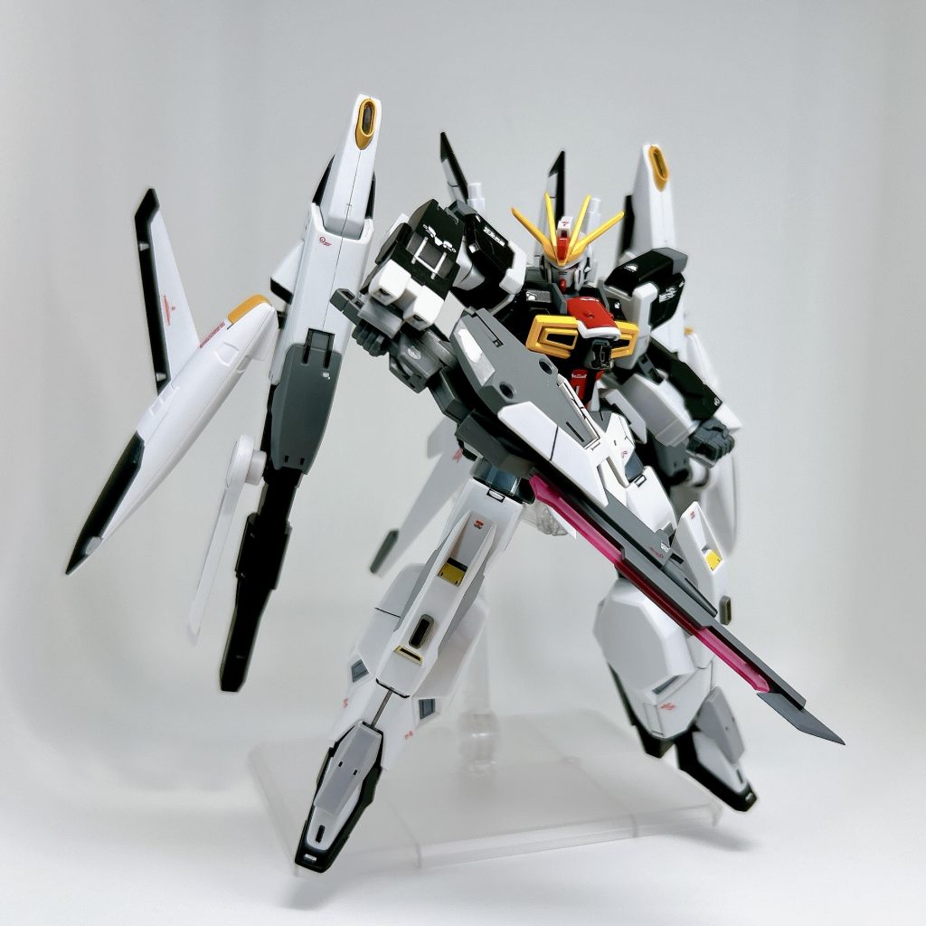 【武装紹介④】高出力ビームガン「シータイガー/S」柄部分を可動させ、ビーム刃を取り付ければ「サーベルモード」です。ビームサーベルはインフィニットジャスティスのものですが、スクラッチするときの隙間の調整が苦労しました。