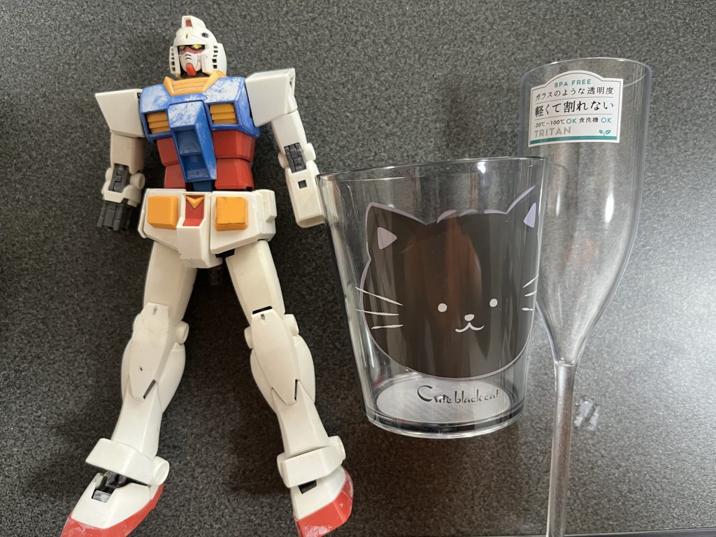 使用した物はジャンクで購入したMGガンダム2.0100均のプラスチック製グラス