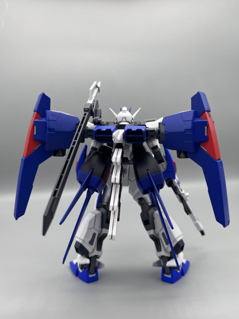 後ろ。名前のAl-S(アルス)は、自分の名前の「りんご」から連想して神話でりんごと関係のあるりゅう座の星、「アルラキス(Alrakis、意味はラテン語で早足のラクダ)」とドイツ語で嵐を意味する「シュトルム(Sturm)」を組み合わせた造語です。風絡みの単語を付けるとなんか速そうに見えるなぁと思い付けました。