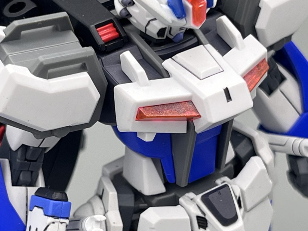 クリアパーツにはパールコートを吹きました。