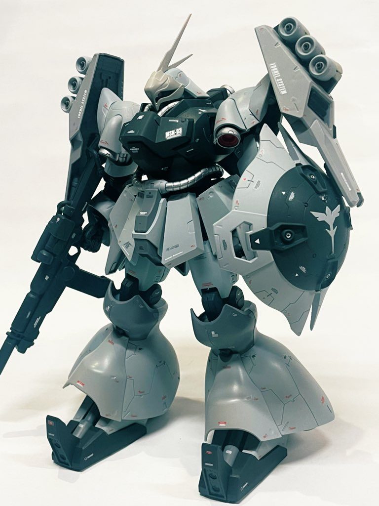 RE ヤクト・ドーガをロールアウトカラーに全塗装。シナンジュスタインのカラーリングを参考にしました。