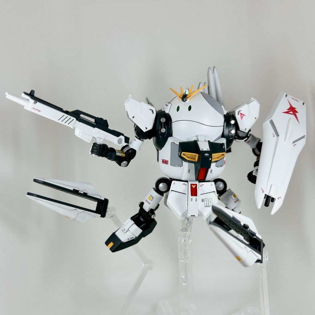 【フル装備アクション】ハロ自体、本来は腰部から軸で左右の首振りのみですが、それだと少し上向きで閉まらないので、あえて軸を入れずに窪みにハメてるだけにしています。これにより、上下方向にも動くようになり、アクションポーズもより決まるようになったと思います!【改造ポイント】ここから今回の改造ポイントをまとめさせていただきましたので、どうぞご覧くださいませ♪